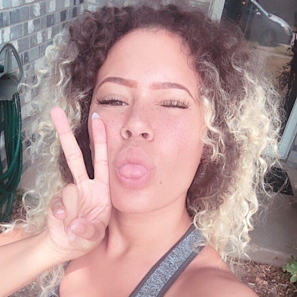 Meet your Posher, Ana - Picture 2 of 3